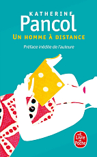 Un homme a distance